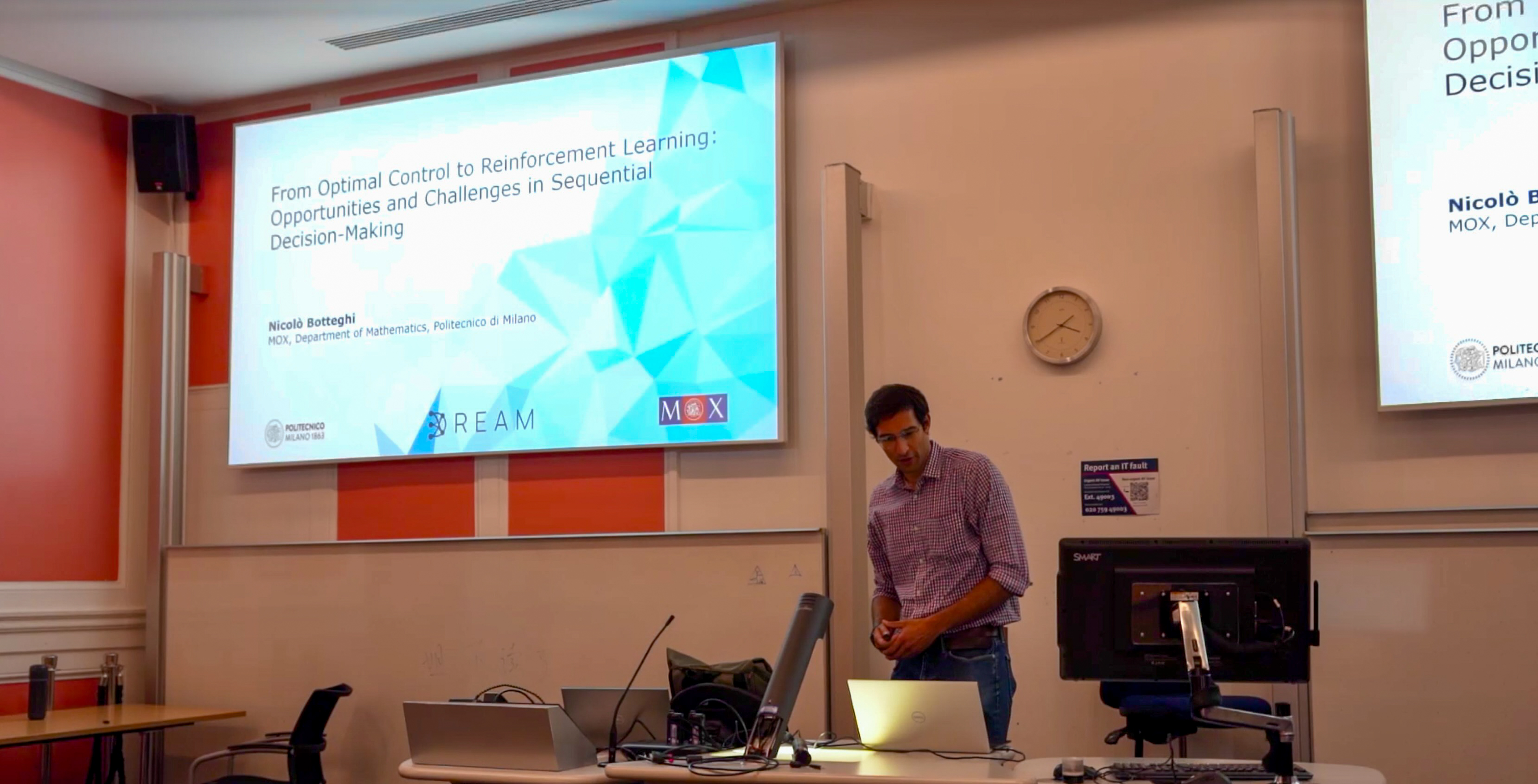 Nicolò Botteghi presenting on optimal control and reinforcement learning